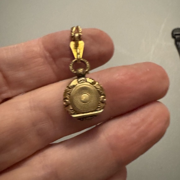 Antique mother of pearl small locket in gold filled - Picture 4 of 8